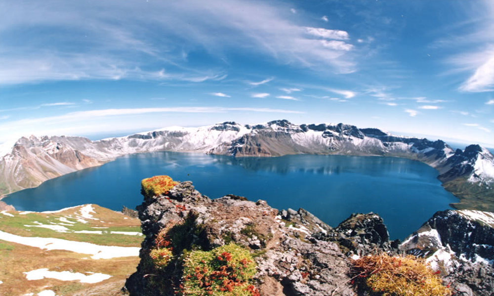 Danau Cheonji: Mutiara di Puncak Gunung Baekdu