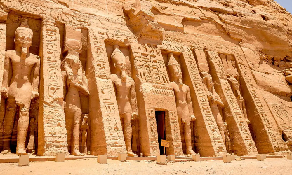 Abu Simbel: Keajaiban Kuno di Tepi Sungai Nil